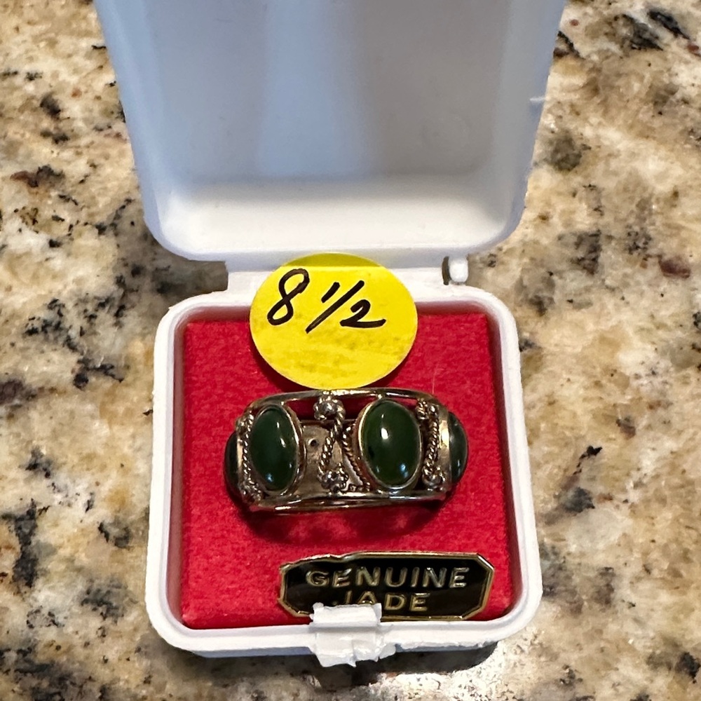 Vintage-Inspired Green Gem (jade) Gold Ring - Picture 4 of 8